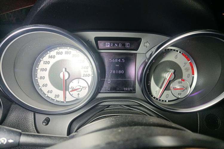 Used Mercedes-Benz SLK-Class 2011 SLK 200 Fashion Model Odometer Close Up