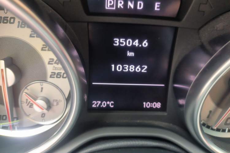 Used Mercedes-Benz SLK-Class 2011 SLK 200 Fashion Model Odometer Close Up