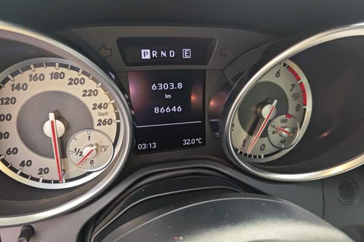 Used Mercedes-Benz SLK-Class 2011 SLK 200 Fashion Model Odometer Close Up