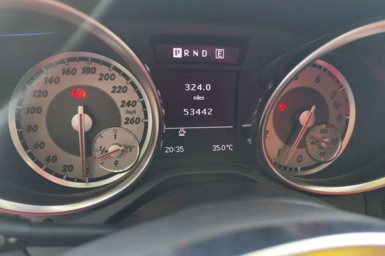 Used Mercedes-Benz SLK-Class 2011 SLK 200 Fashion Model Odometer Close Up