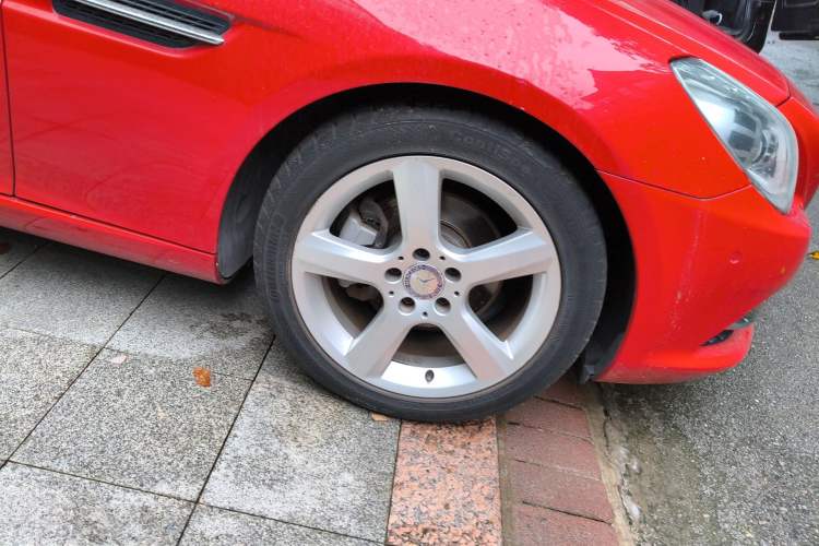 Used Mercedes-Benz SLK-Class 2011 SLK 200 Fashion Model Right Front Wheel Hub