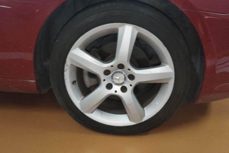 Used Mercedes-Benz SLK-Class 2011 SLK 200 Fashion Model Right Front Wheel Hub