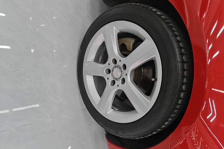 Used Mercedes-Benz SLK-Class 2011 SLK 200 Fashion Model Right Front Wheel Hub