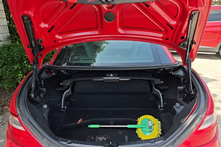 Used Mercedes-Benz SLK-Class 2011 SLK 200 Fashion Model Trunk