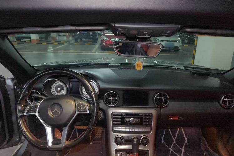 Used Mercedes-Benz SLK-Class 2011 SLK 200 Luxury Sports Model Center Console