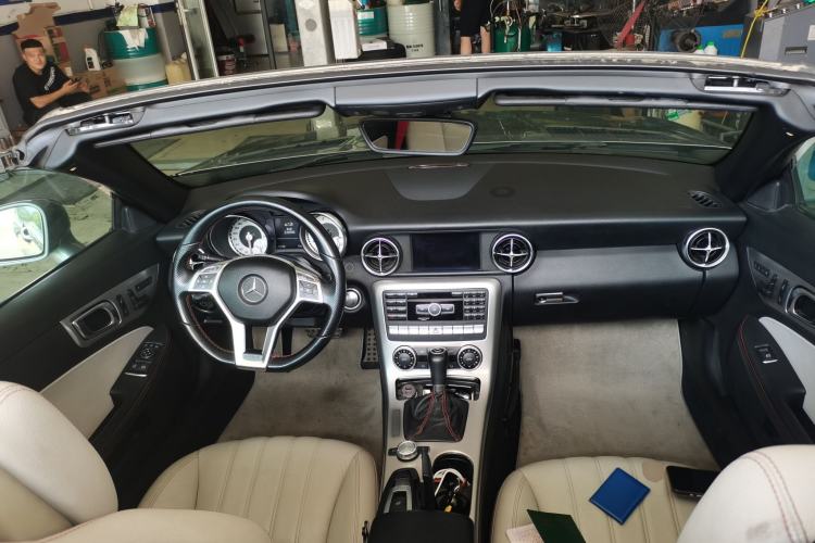 Used Mercedes-Benz SLK-Class 2011 SLK 200 Luxury Sports Model Center Console