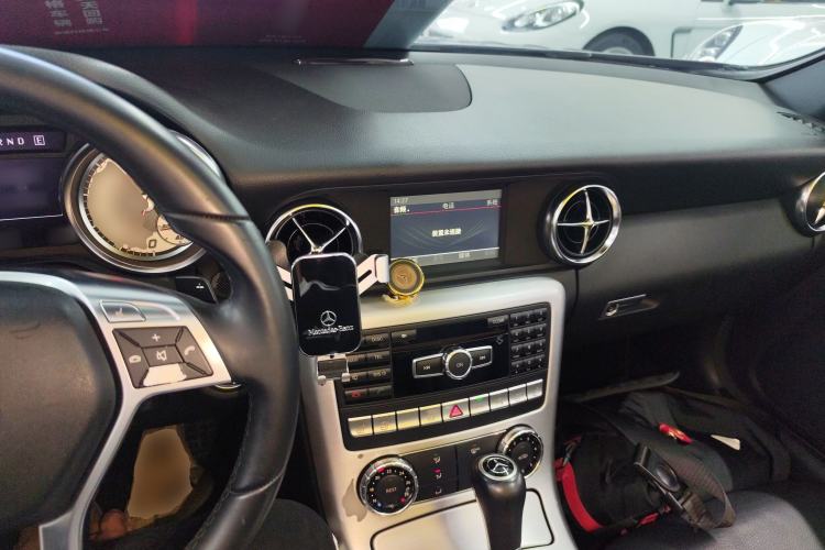 Used Mercedes-Benz SLK-Class 2011 SLK 200 Fashion Model Center Console
