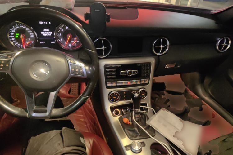 Used Mercedes-Benz SLK-Class 2011 SLK 200 Fashion Model Center Console