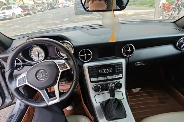 Used Mercedes-Benz SLK-Class 2011 SLK 200 Fashion Model Center Console