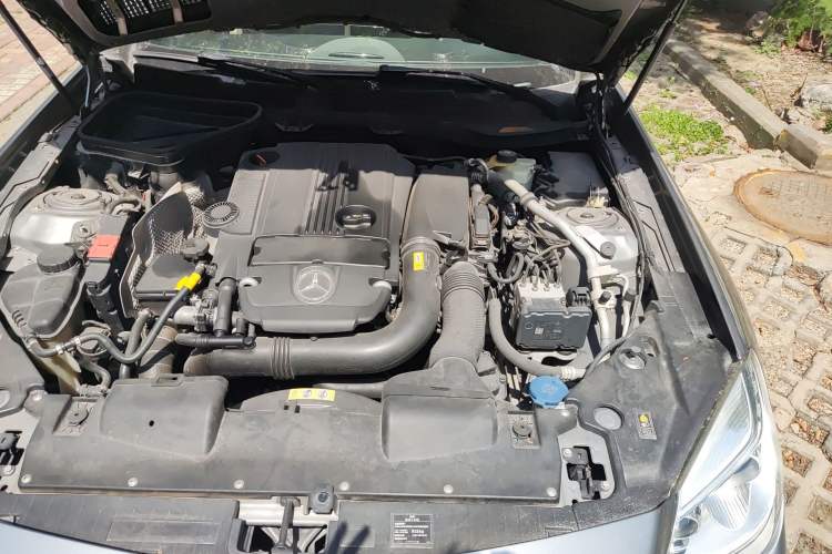 Used Mercedes-Benz SLK-Class 2011 SLK 200 Fashion Model Engine Bay Left