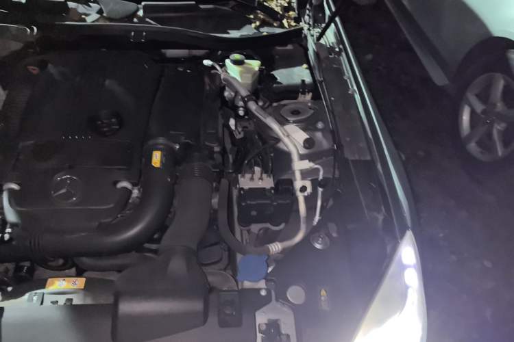 Used Mercedes-Benz SLK-Class 2011 SLK 200 Fashion Model Engine Bay Left
