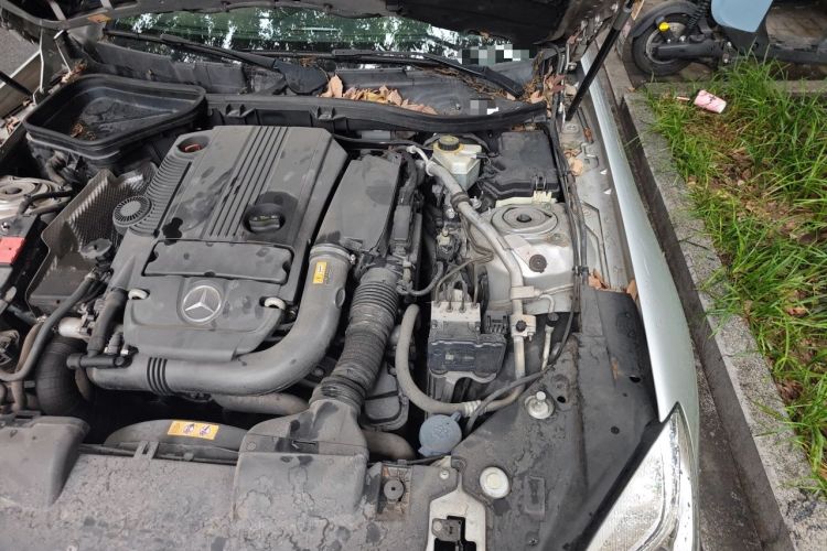 Used Mercedes-Benz SLK-Class 2011 SLK 200 Fashion Model Engine Bay Left