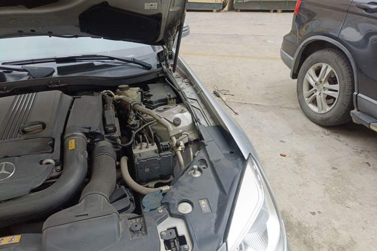 Used Mercedes-Benz SLK-Class 2011 SLK 200 Fashion Model Engine Bay Left