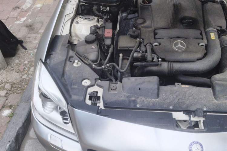 Used Mercedes-Benz SLK-Class 2011 SLK 200 Fashion Model Engine Bay Right
