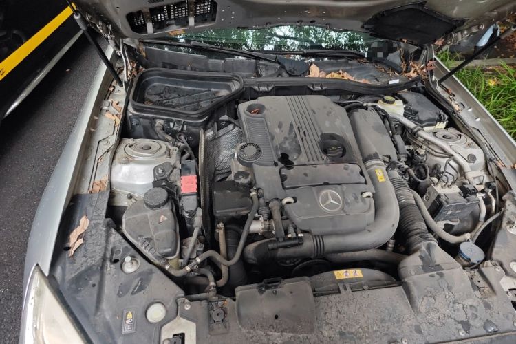 Used Mercedes-Benz SLK-Class 2011 SLK 200 Fashion Model Engine Bay Right