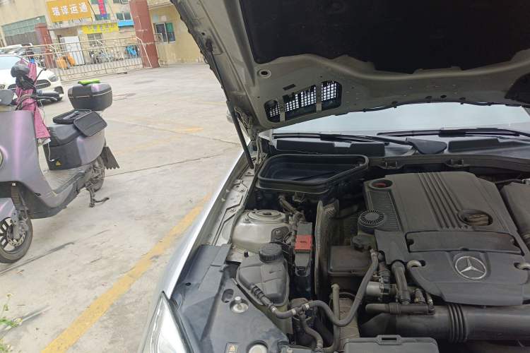 Used Mercedes-Benz SLK-Class 2011 SLK 200 Fashion Model Engine Bay Right