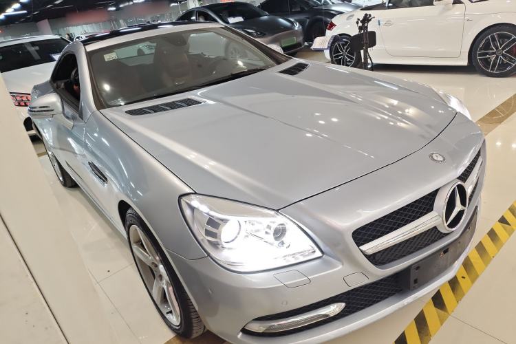 Used Mercedes-Benz SLK-Class 2011 SLK 200 Fashion Model Front Right 45 Deg
