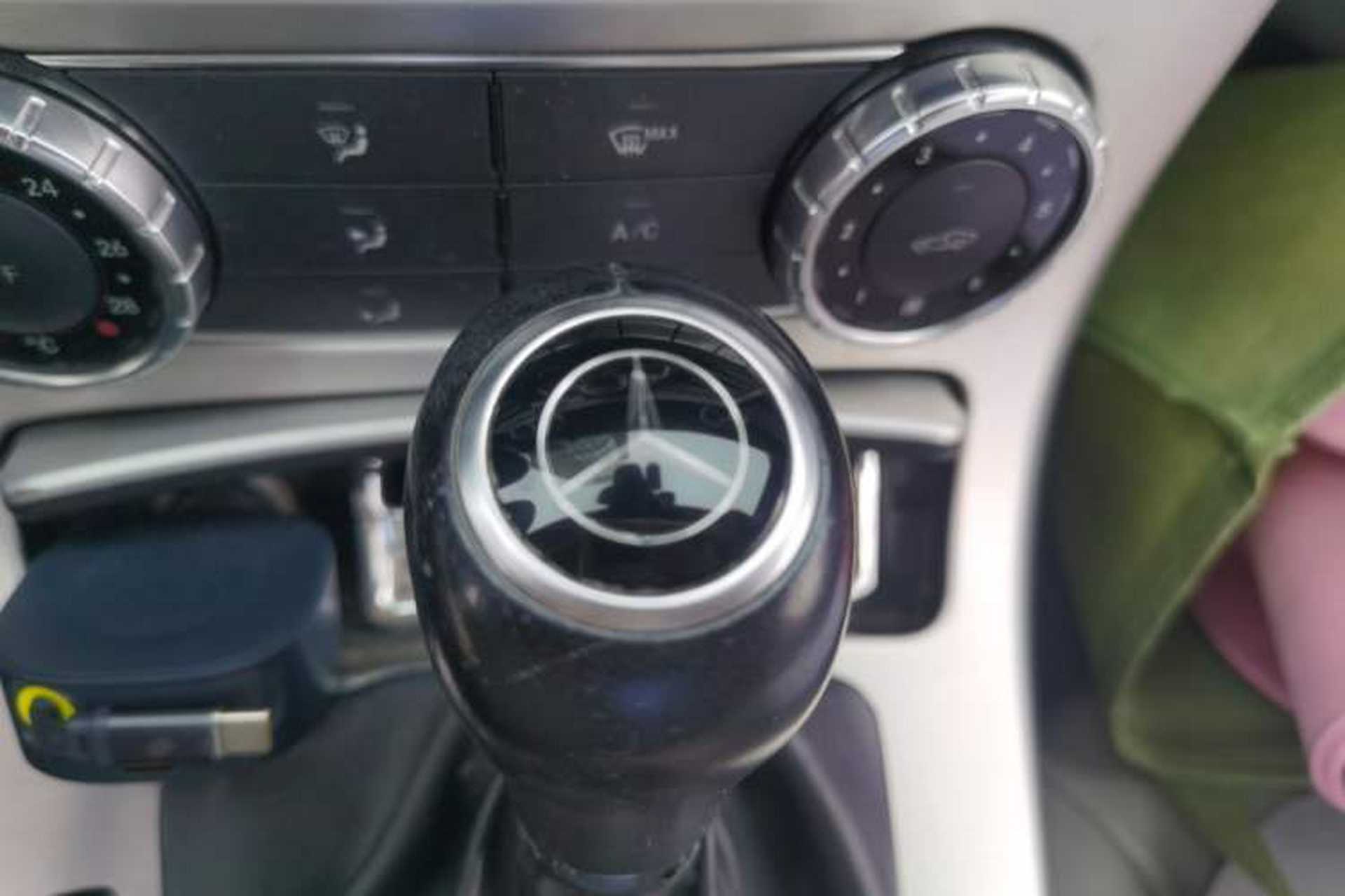 Used Mercedes-Benz SLK-Class 2011 SLK 200 Fashion Model Gear Lever
