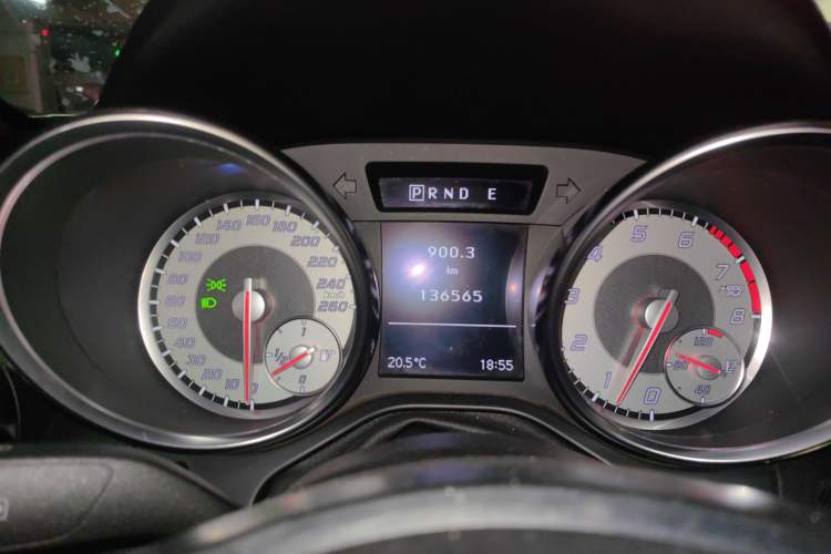 Used Mercedes-Benz SLK-Class 2011 SLK 200 Fashion Model Odometer Close Up