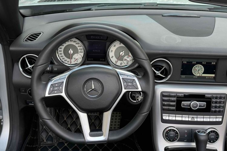 Used Mercedes-Benz SLK-Class 2011 SLK 200 Fashion Model Odometer Close Up