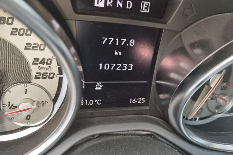 Used Mercedes-Benz SLK-Class 2011 SLK 200 Luxury Sports Model Odometer Close Up