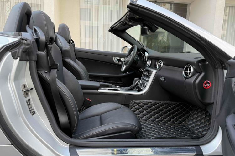 Used Mercedes-Benz SLK-Class 2011 SLK 200 Fashion Model Right Front Seat