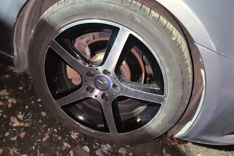 Used Mercedes-Benz SLK-Class 2011 SLK 200 Fashion Model Right Front Wheel Hub
