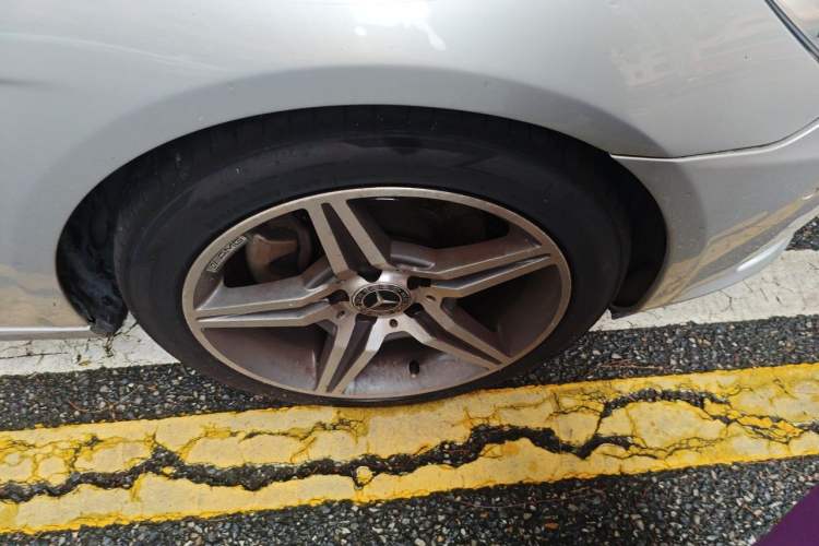 Used Mercedes-Benz SLK-Class 2011 SLK 200 Fashion Model Right Front Wheel Hub