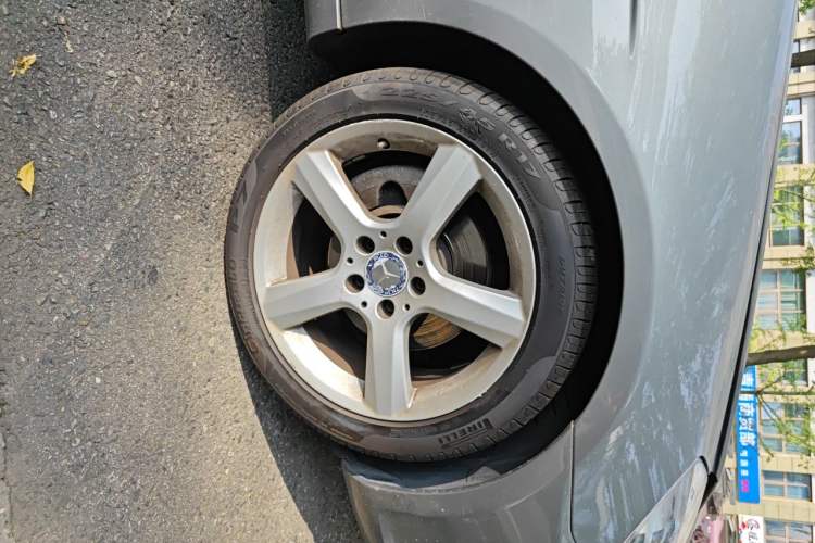 Used Mercedes-Benz SLK-Class 2011 SLK 200 Fashion Model Right Front Wheel Hub