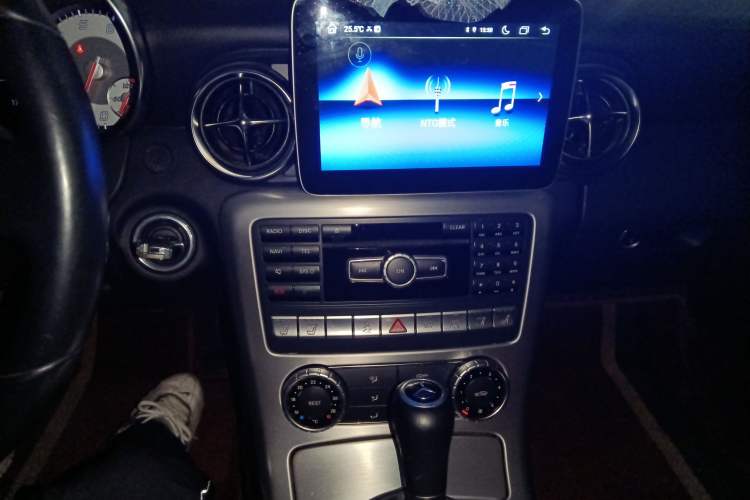 Used Mercedes-Benz SLK-Class 2011 SLK 200 Fashion Model Audio And AC Panel
