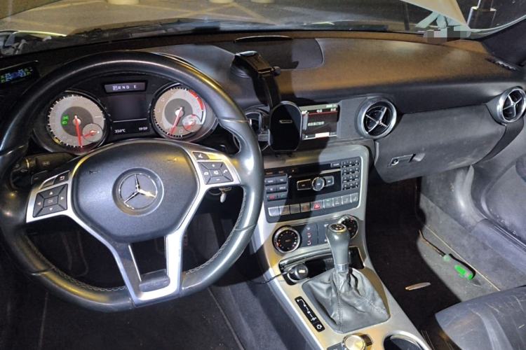 Used Mercedes-Benz SLK-Class 2011 SLK 200 Fashion Model Center Console