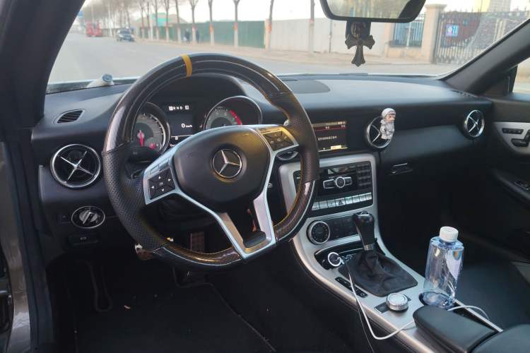 Used Mercedes-Benz SLK-Class 2011 SLK 200 Fashion Model Center Console