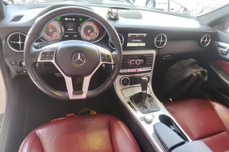 Used Mercedes-Benz SLK-Class 2011 SLK 200 Fashion Model Center Console