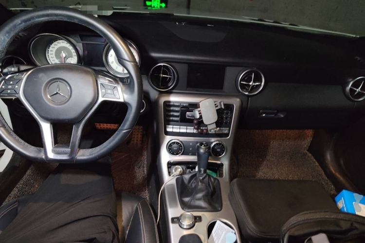 Used Mercedes-Benz SLK-Class 2011 SLK 200 Fashion Model Center Console