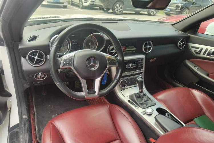 Used Mercedes-Benz SLK-Class 2011 SLK 200 Fashion Model Center Console