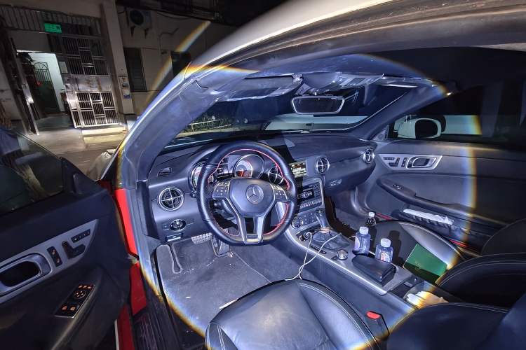 Used Mercedes-Benz SLK-Class 2011 SLK 200 Fashion Model Center Console