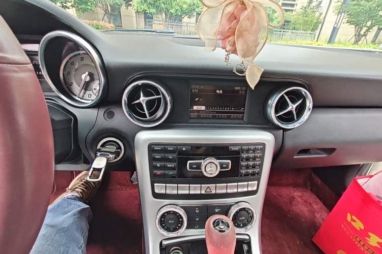 Used Mercedes-Benz SLK-Class 2011 SLK 200 Fashion Model Center Console