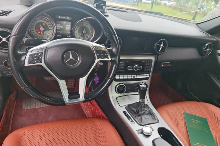 Used Mercedes-Benz SLK-Class 2011 SLK 200 Fashion Model Center Console