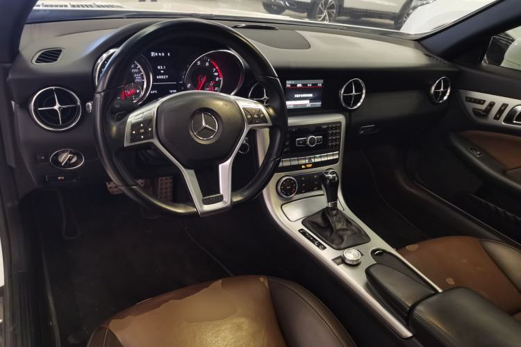 Used Mercedes-Benz SLK-Class 2011 SLK 200 Fashion Model Center Console