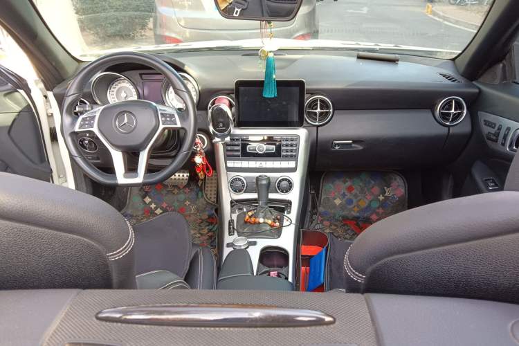 Used Mercedes-Benz SLK-Class 2011 SLK 200 Fashion Model Center Console