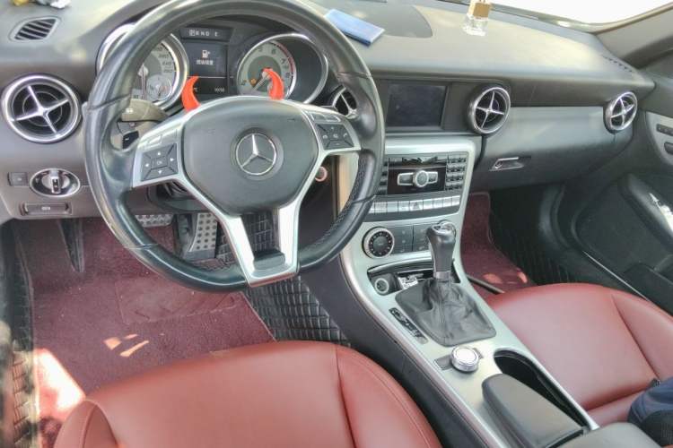 Used Mercedes-Benz SLK-Class 2011 SLK 200 Fashion Model Center Console