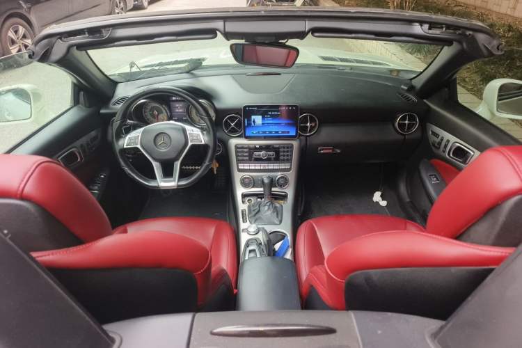Used Mercedes-Benz SLK-Class 2011 SLK 200 Fashion Model Center Console