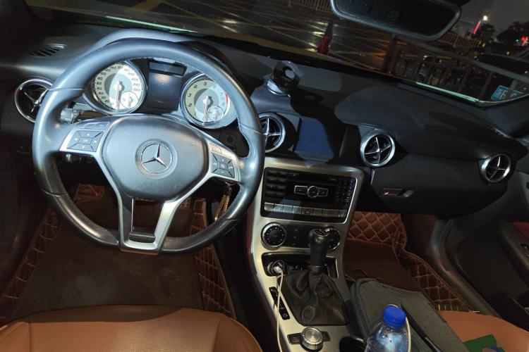 Used Mercedes-Benz SLK-Class 2011 SLK 200 Fashion Model Center Console