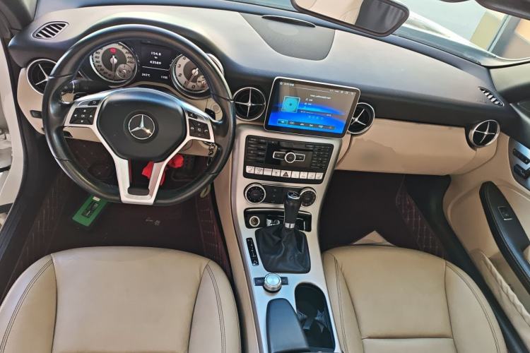 Used Mercedes-Benz SLK-Class 2011 SLK 200 Fashion Model Center Console