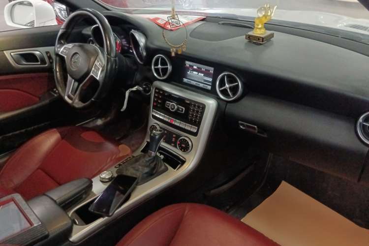 Used Mercedes-Benz SLK-Class 2011 SLK 200 Fashion Model Center Console