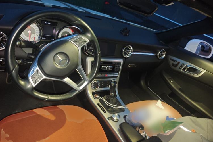 Used Mercedes-Benz SLK-Class 2011 SLK 200 Fashion Model Center Console