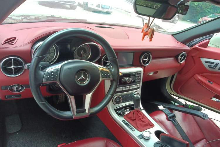Used Mercedes-Benz SLK-Class 2011 SLK 200 Fashion Model Center Console