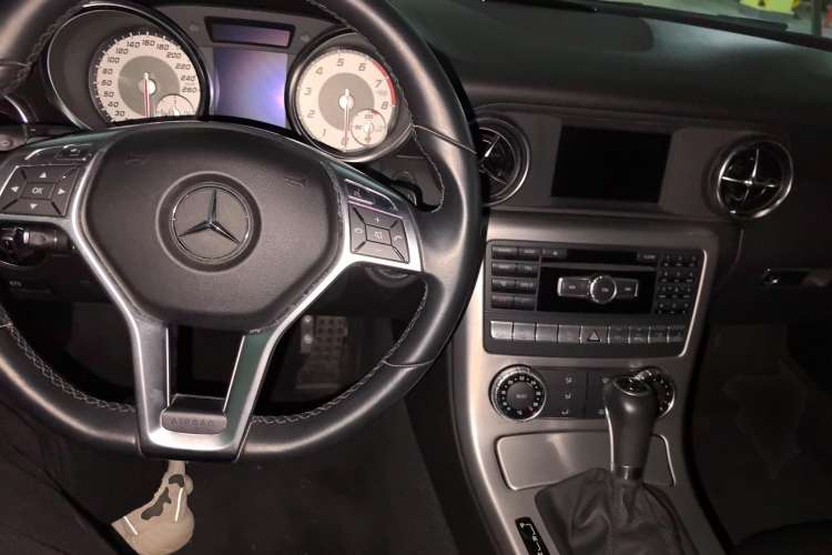Used Mercedes-Benz SLK-Class 2011 SLK 200 Fashion Model Center Console