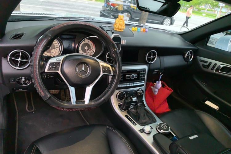 Used Mercedes-Benz SLK-Class 2011 SLK 200 Fashion Model Center Console