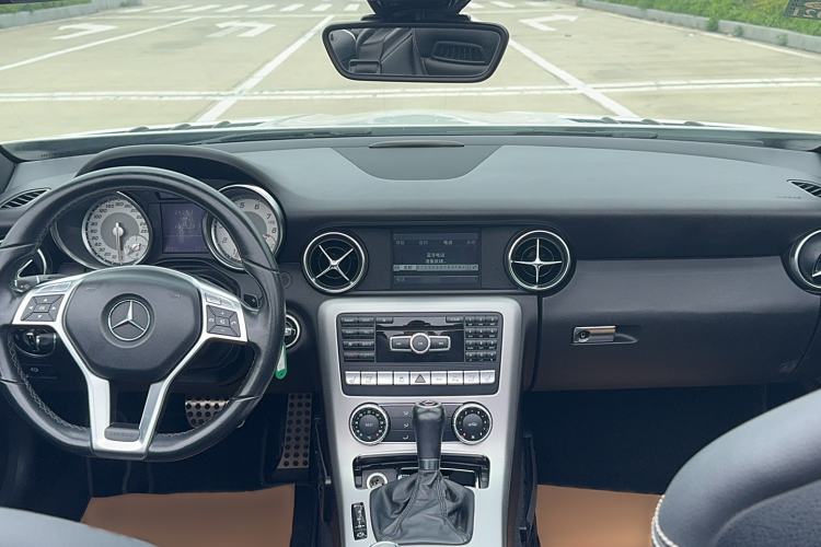 Used Mercedes-Benz SLK-Class 2011 SLK 200 Fashion Model Center Console